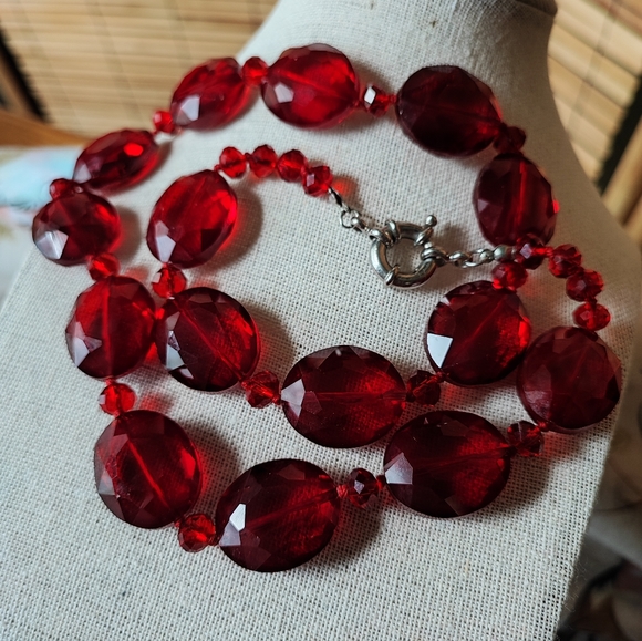 Red Siam Glass Faceted Necklace and Earrings Silver Tone Lifesaver Clasp Heavy - Picture 4 of 12